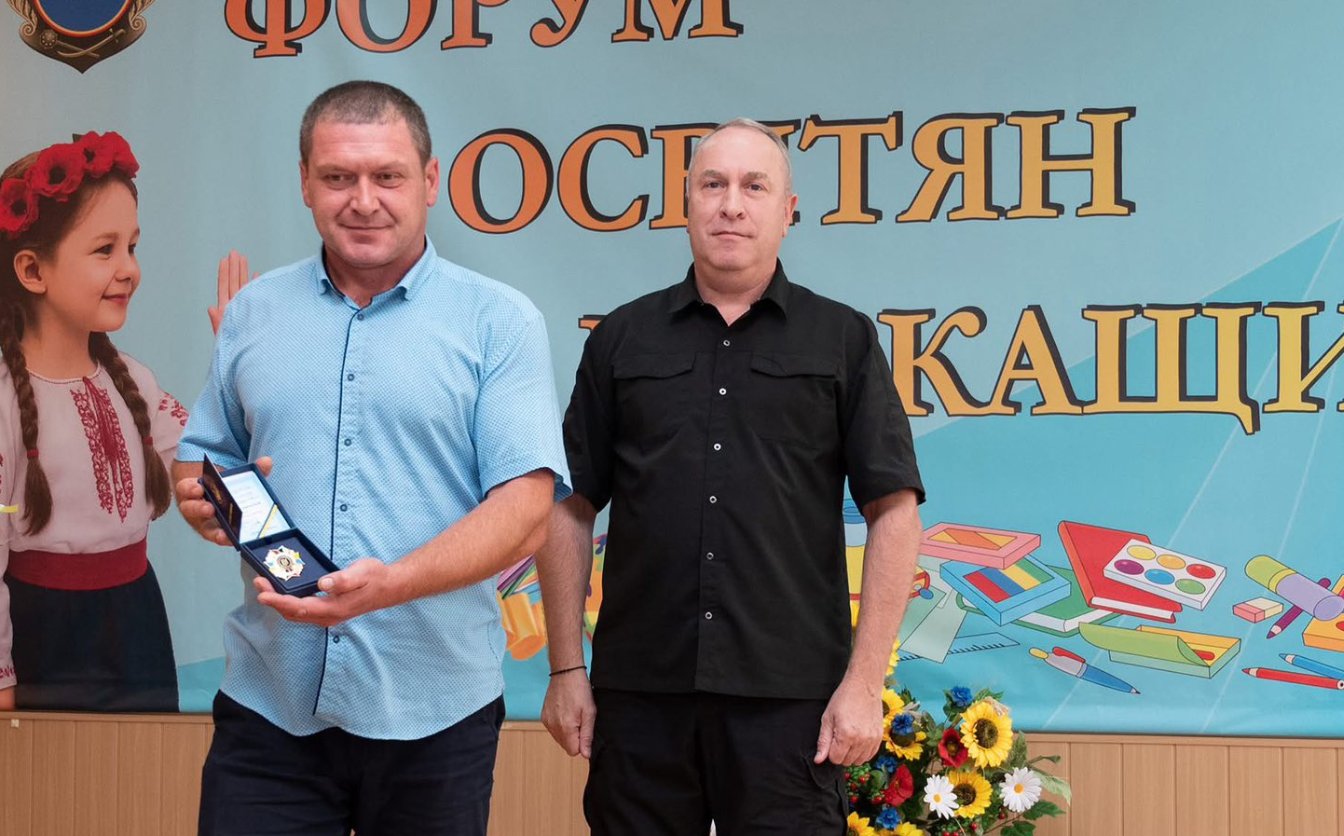 Виніс побратима з-під ворожого вогню: ветерана війни із Черкащини нагородили відзнакою