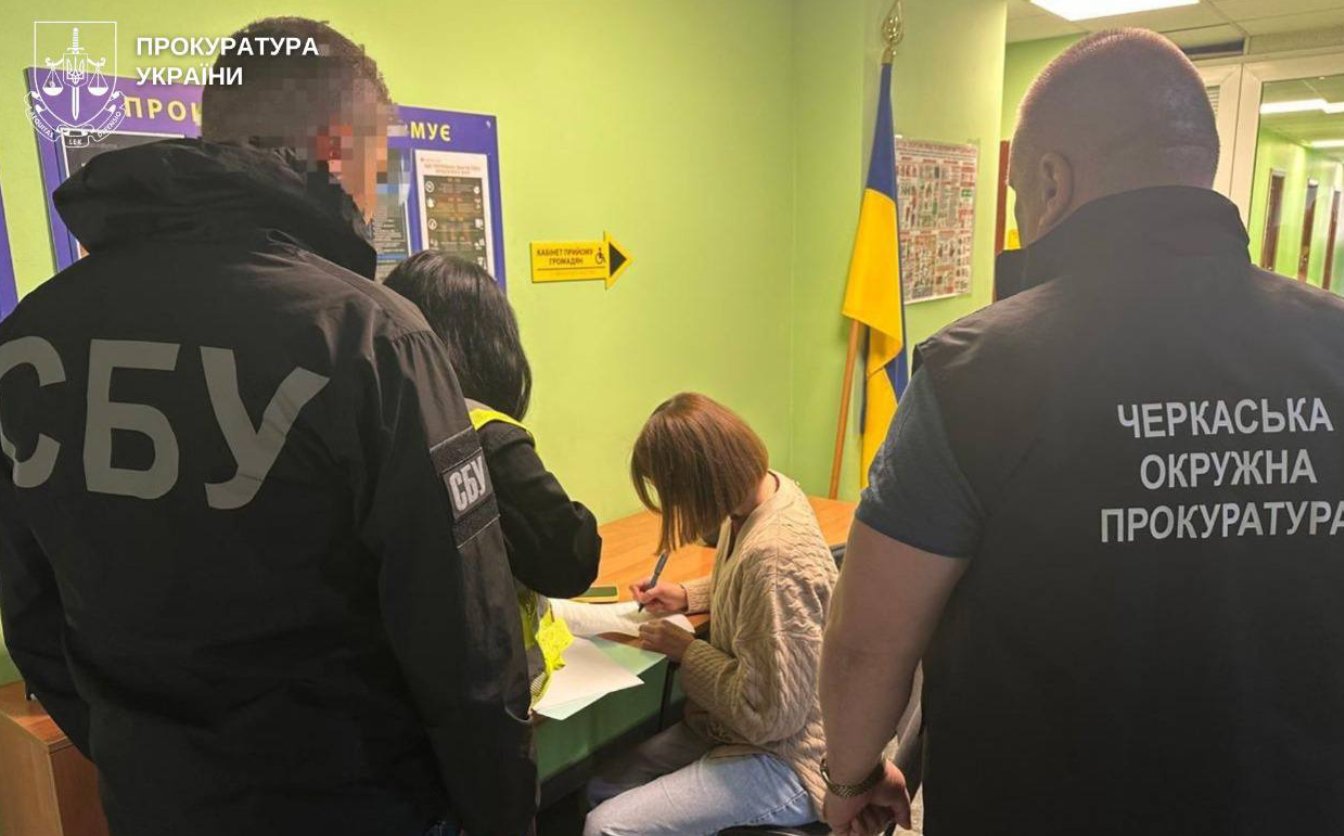 У Черкасах фахівчиню з публічних закупівель підозрюють у розтраті бюджетних коштів