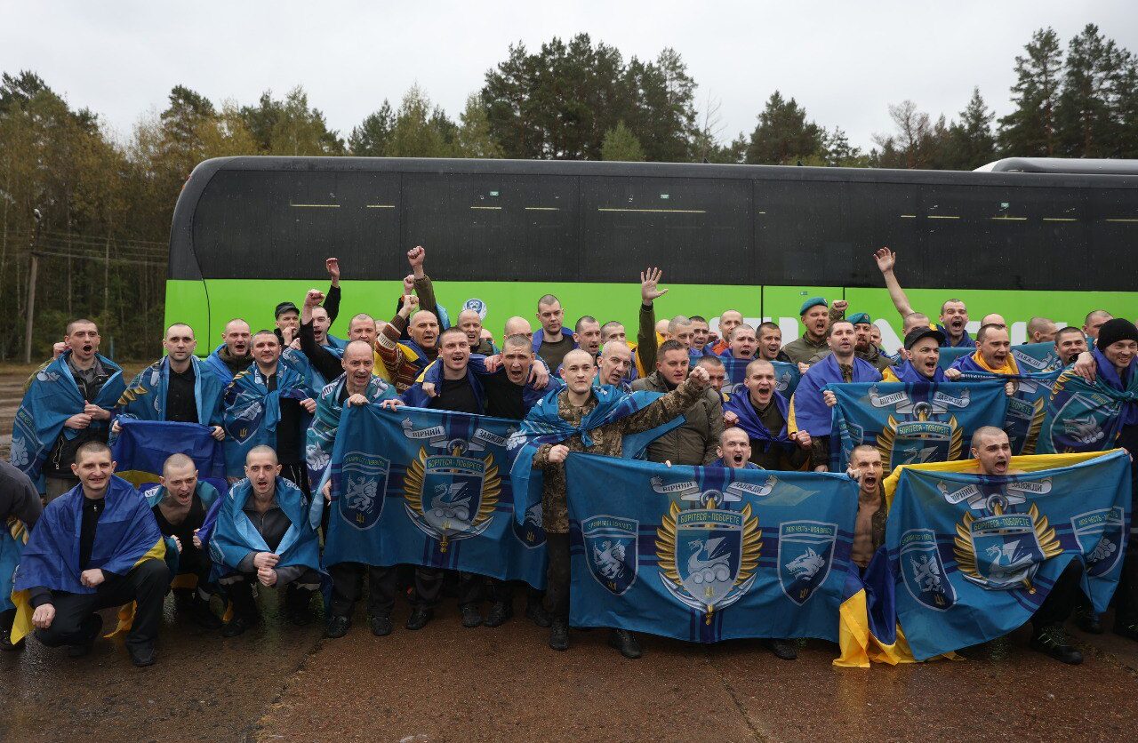 185 захисників України повернулися з полону (ФОТО)