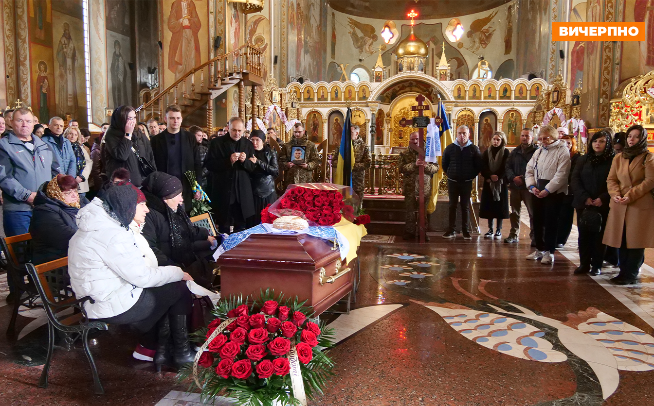 Працював дитячим аніматором: Черкаси провели в останню путь 26-річного захисника (ВІДЕО)