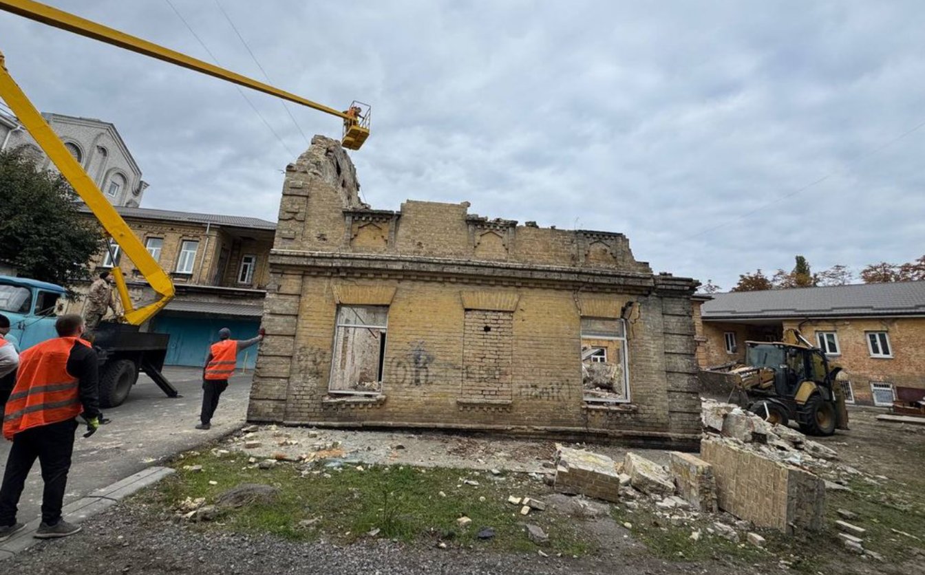 У Черкасах зносять корпус музичної школи: чи відбудують?