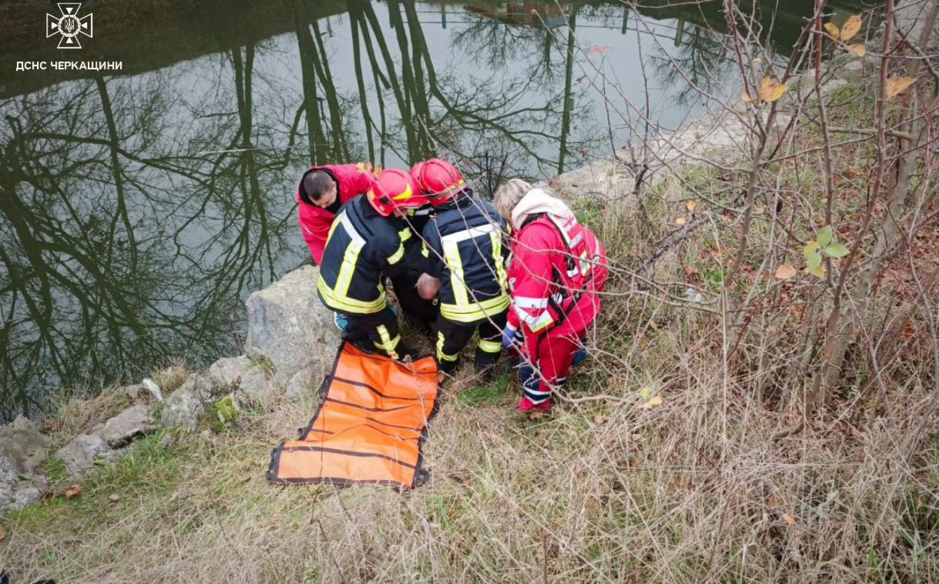 Впав із греблі: на Звенигородщині врятували рибалку