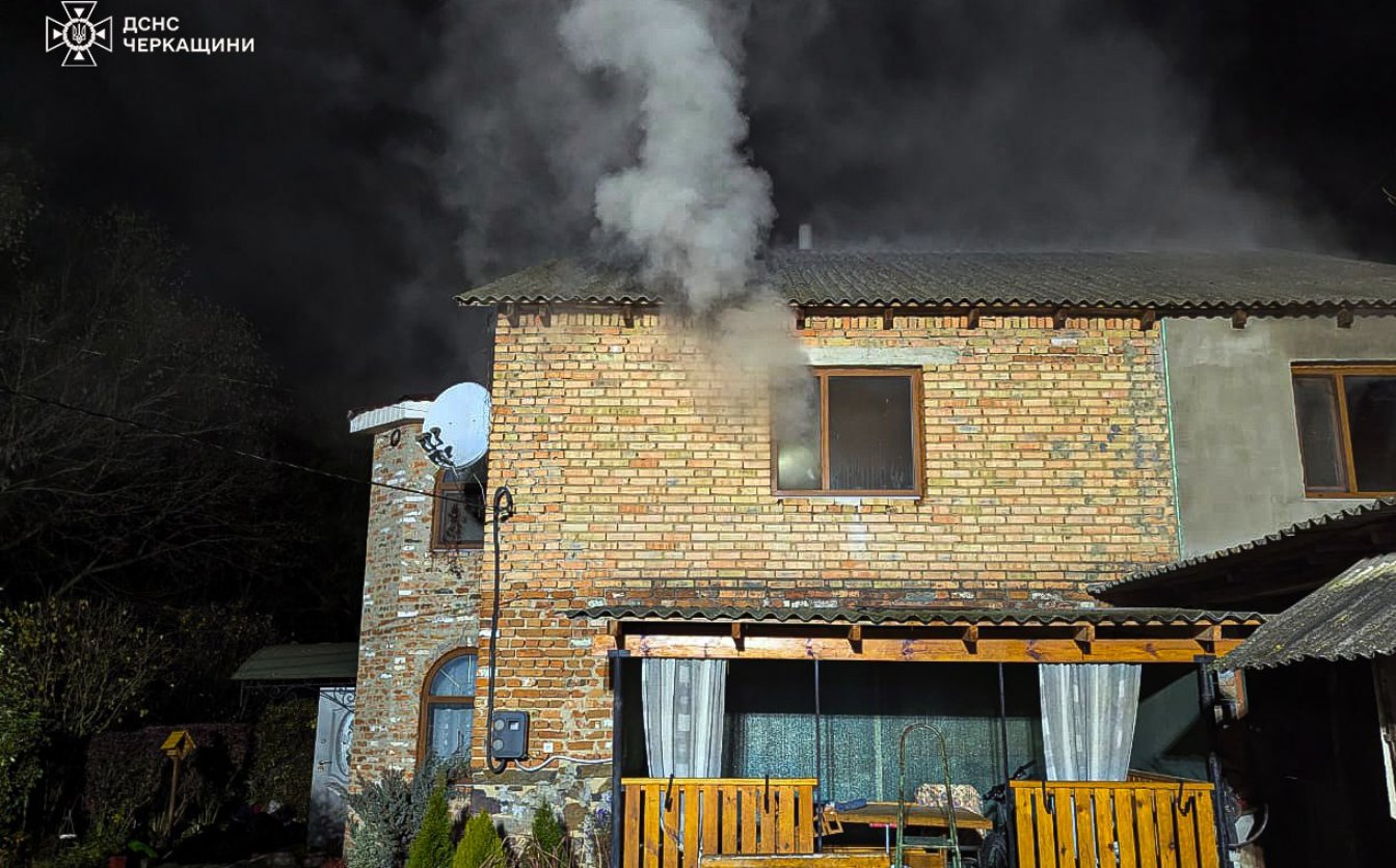 На Звенигородщині через невимкнену праску спалахнула пожежа