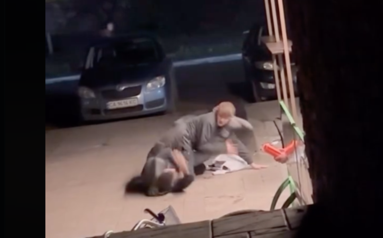 Поліція шукає свідків бійки в Слободі (ВІДЕО)