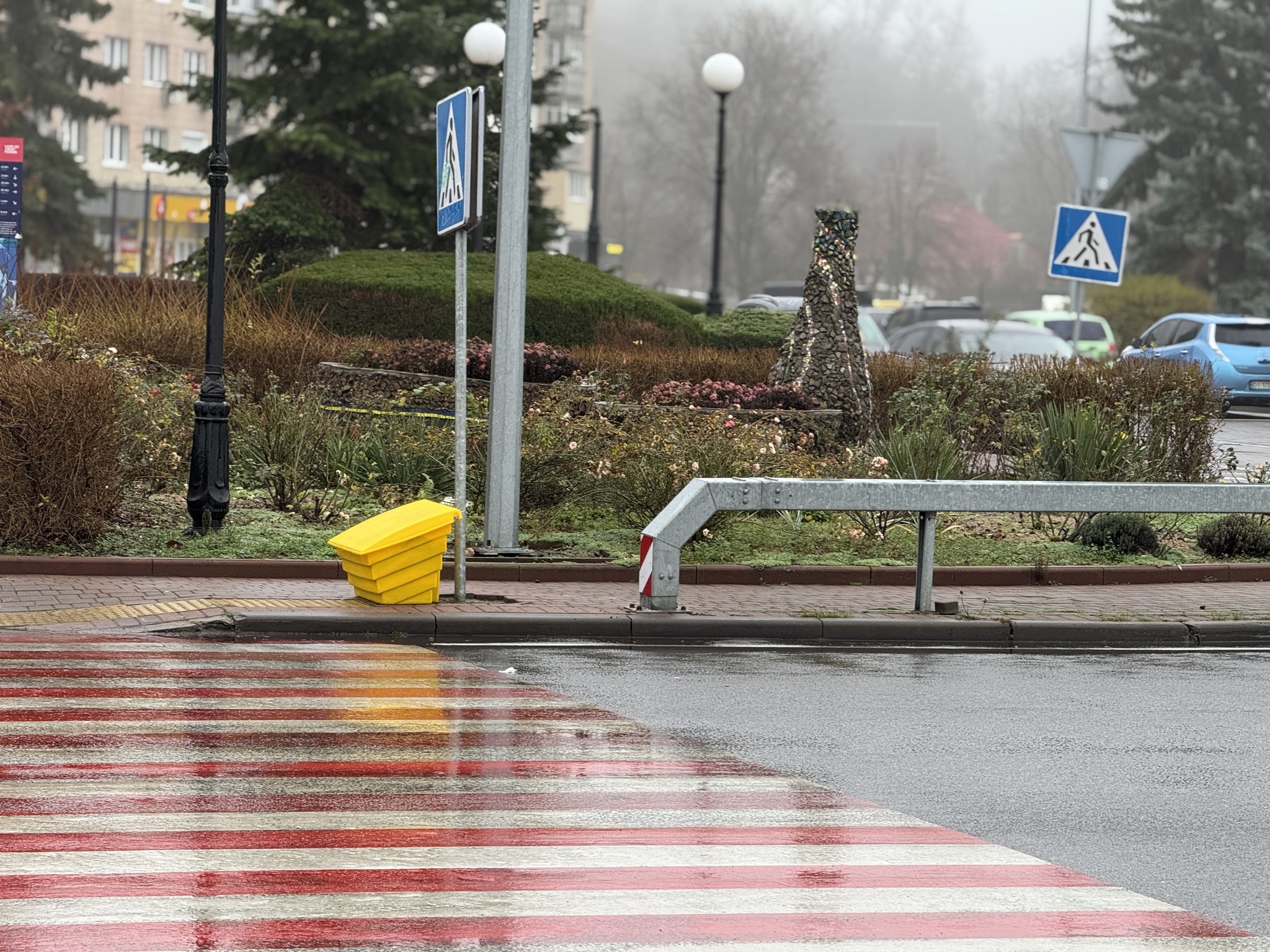 На вулицях Канева з’явилися контейнери для протиожеледної суміші