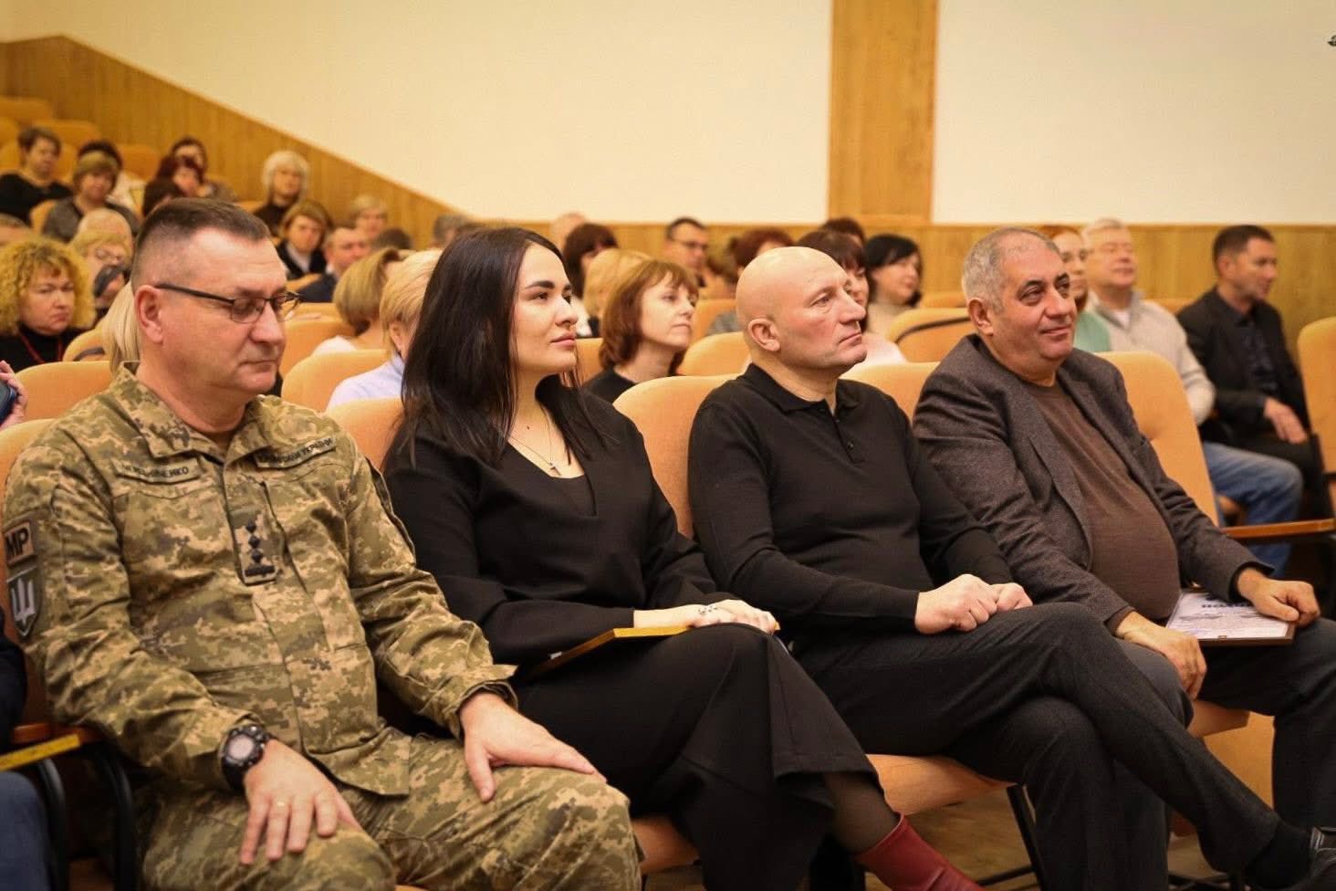 Освітян, які активно долучаються до волонтерського руху, відзначили в Черкасах
