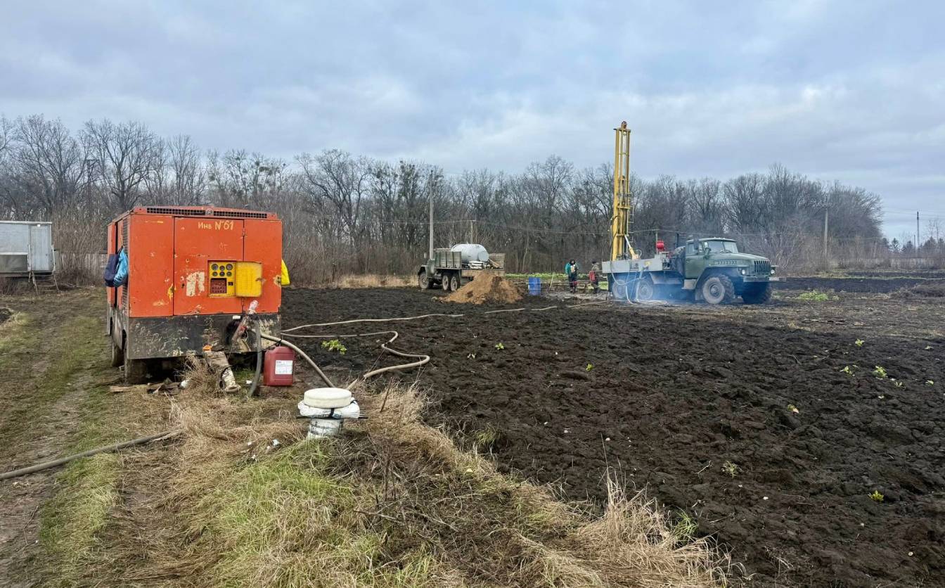 Для стабільного водопостачання у Христинівці будують артезіанську свердловину (ФОТО)