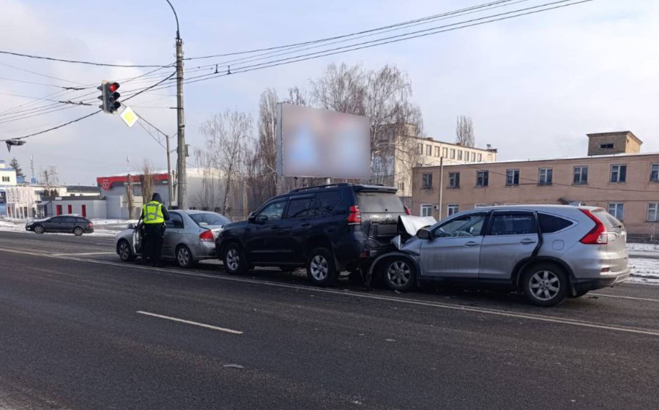 На Смілянській у Черкасах сталася потрійна ДТП (ФОТО)