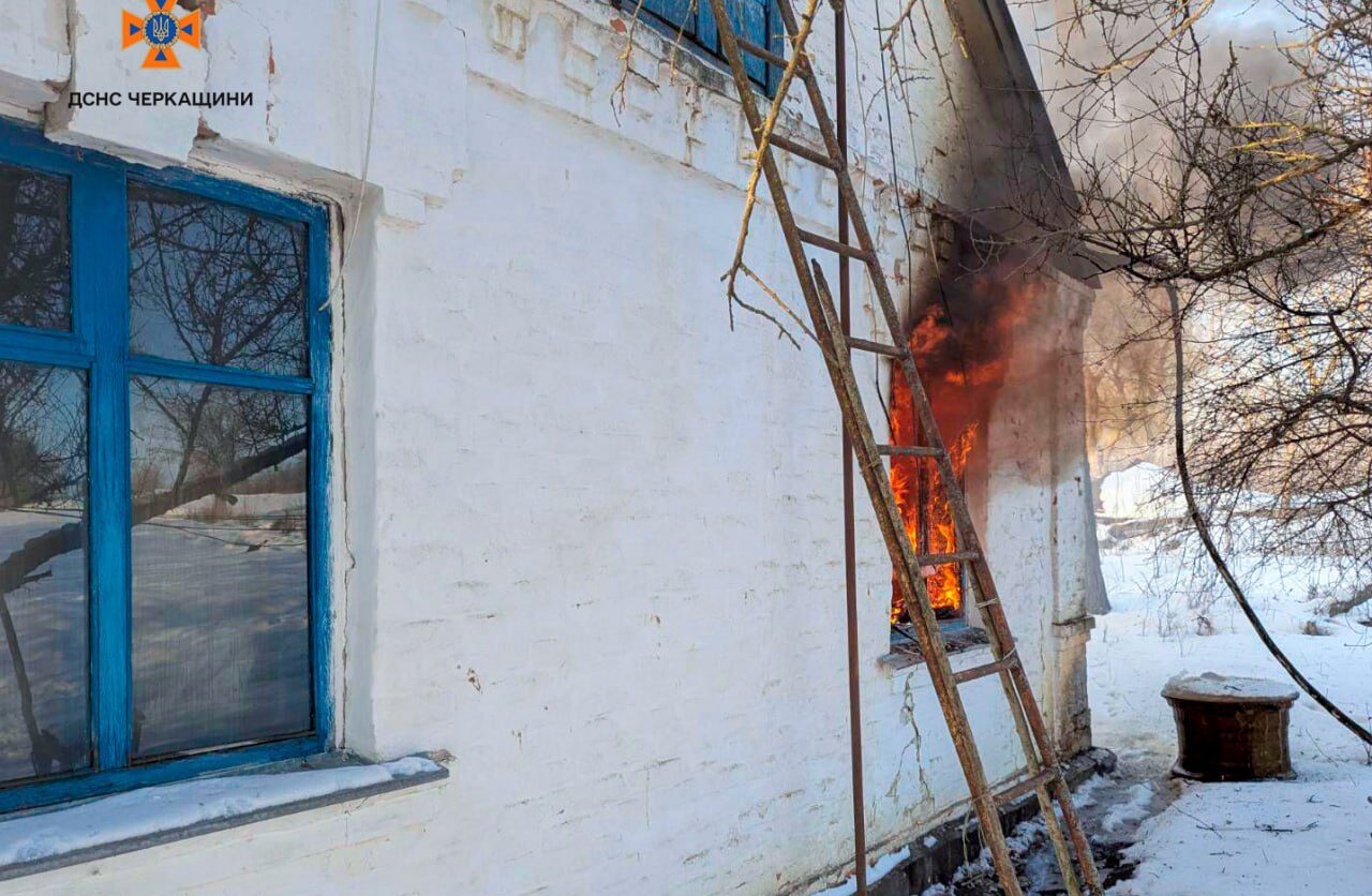 12 пожеж сталися у Черкаській області лише вчора, відомо про загибель людини (ФОТО)