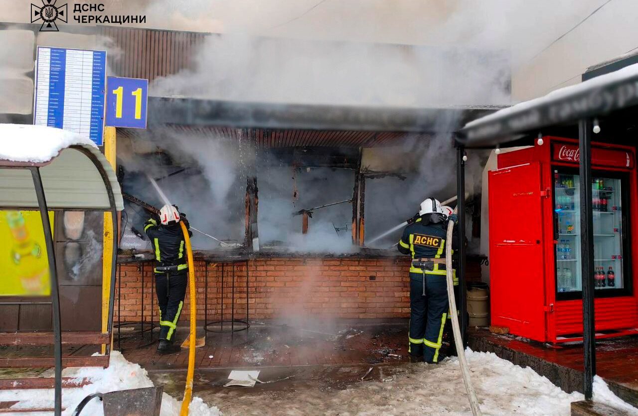 У ДСНС розповіли, чому загорівся кіоск в Умані (ФОТО)