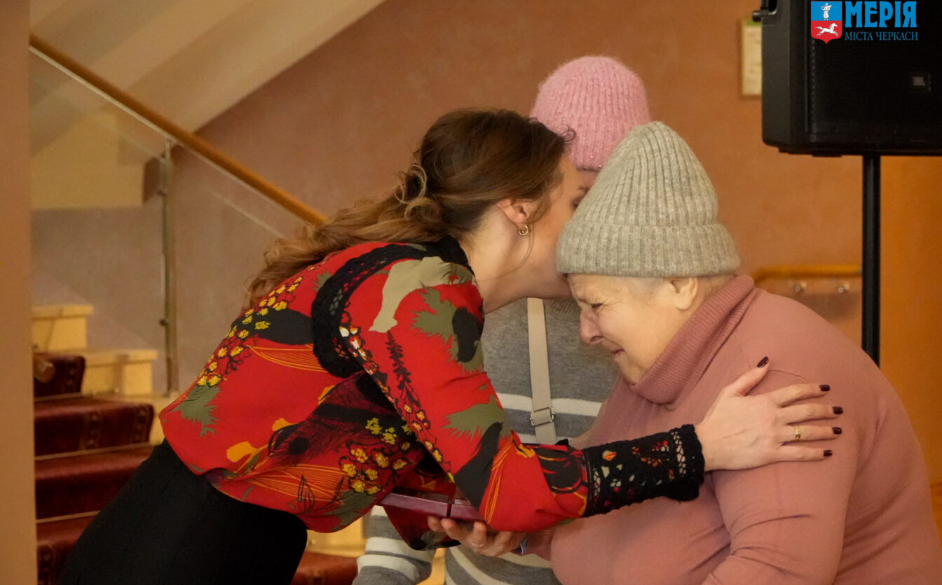 Вручення відзнак для військовослужбовців та родинам полеглих захисників відбулося в Черкасах