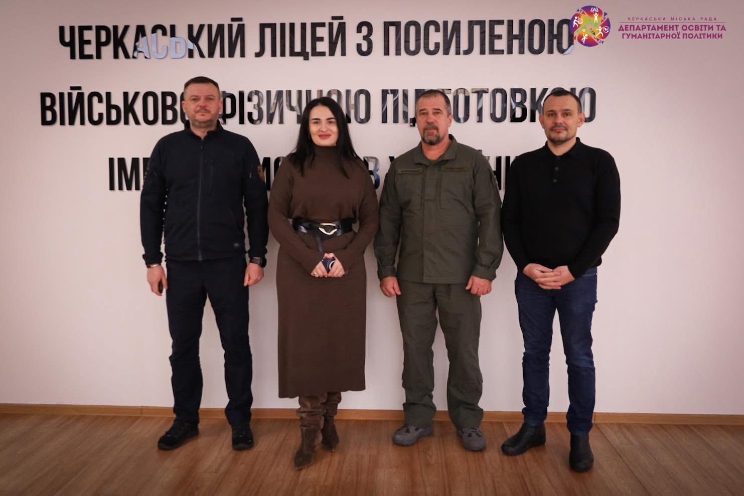 Вихованці Черкаського ліцею з посиленою військово-фізичною підготовкою зустрілися з керівником ДСНС