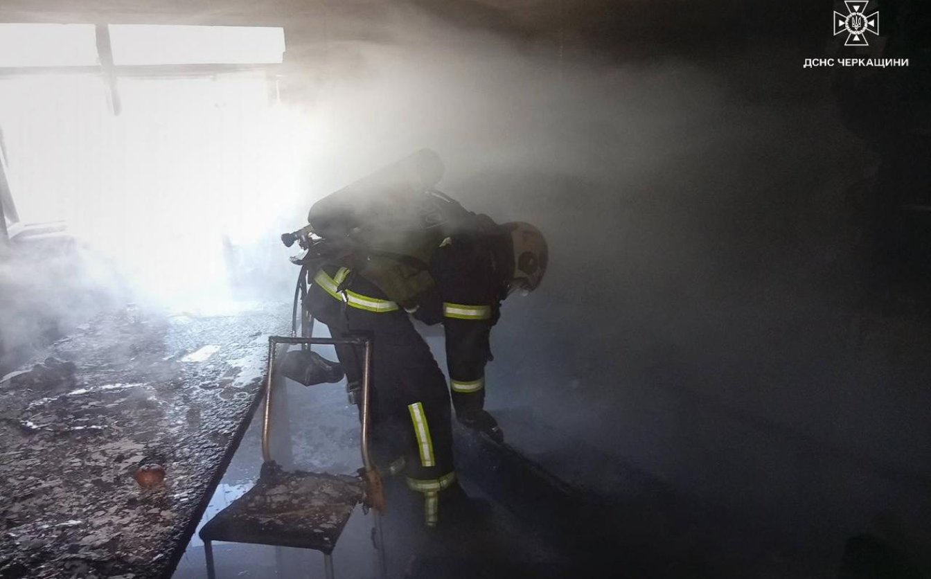 В Умані під час пожежі врятували шестеро людей