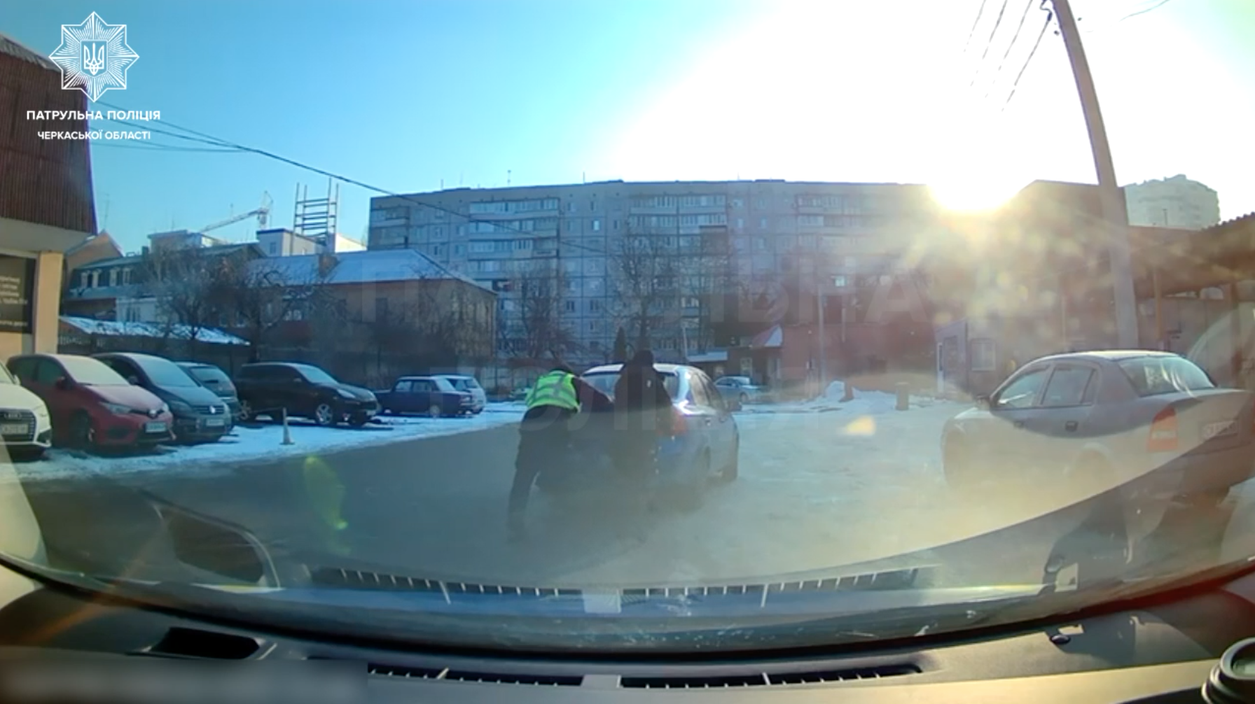 Патрульні допомогли водієві “Chevrolet Aveo” в Черкасах (ВІДЕО)