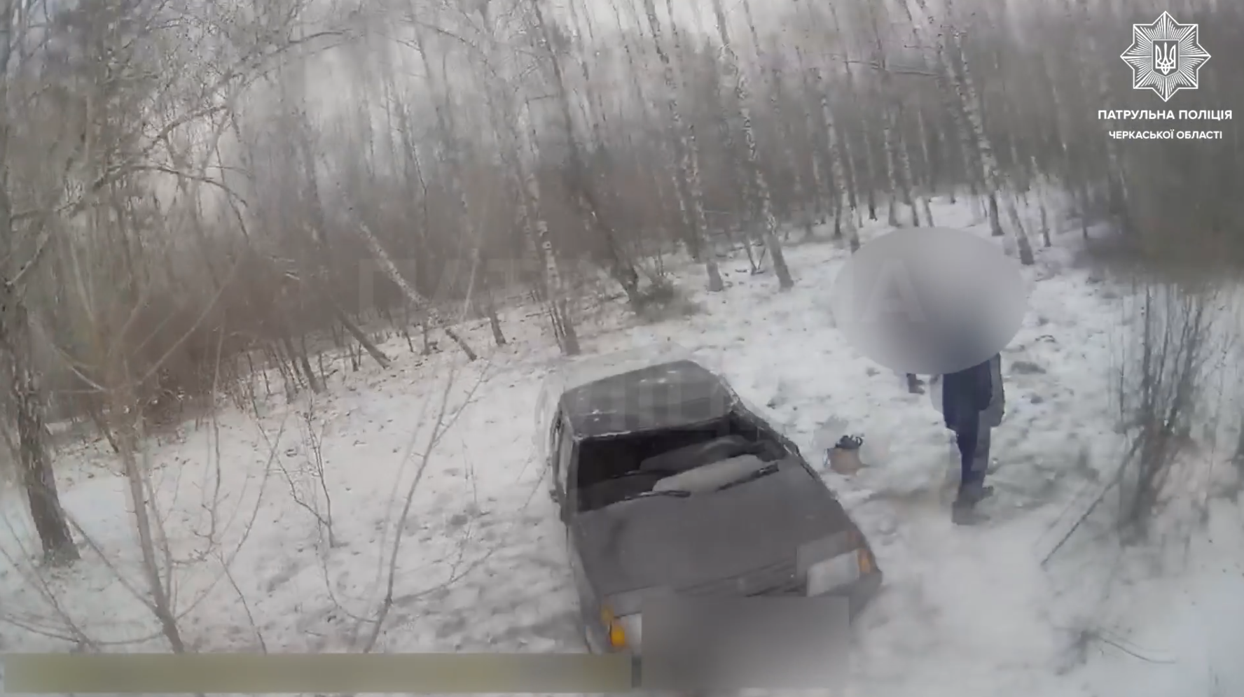 Черкаський водний патруль допоміг громадянам, автомобіль яких злетів у кювет (ВІДЕО)
