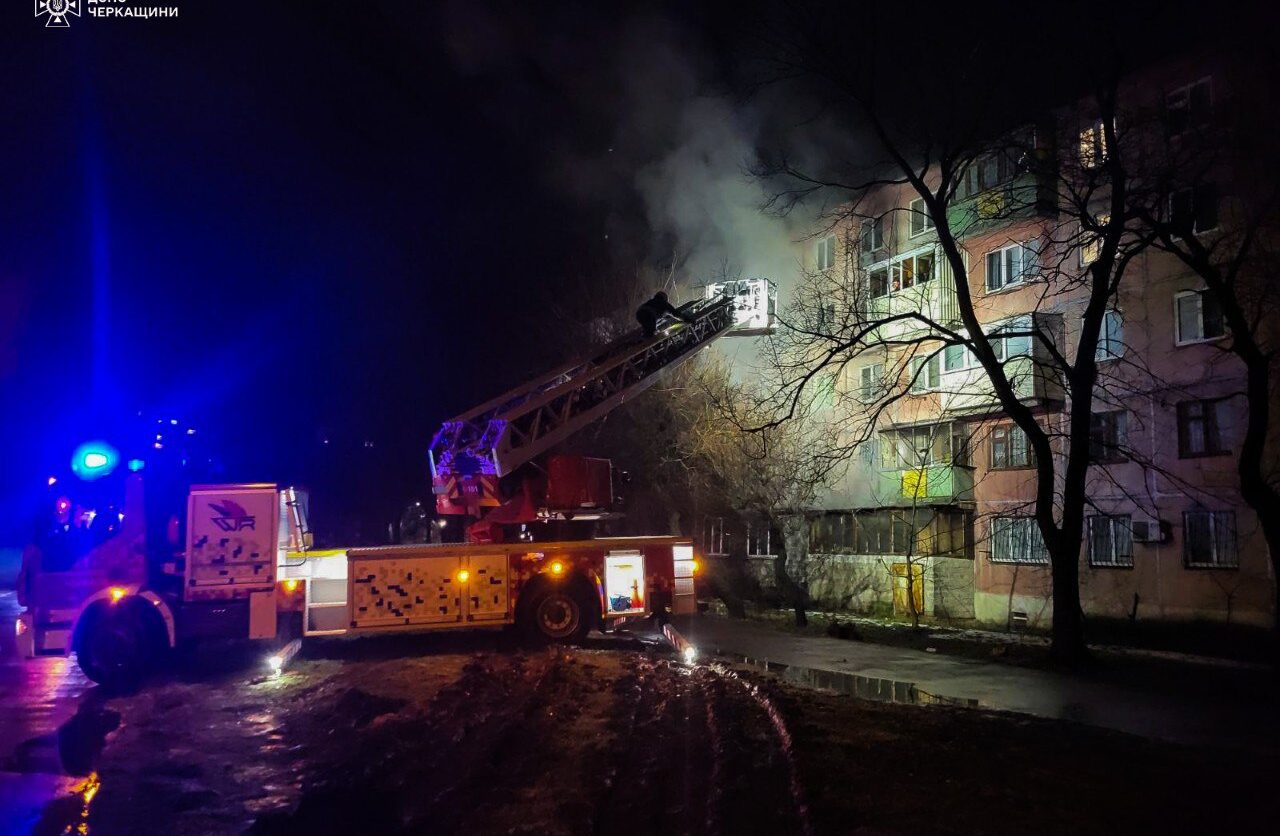 Під час пожежі в Черкасах врятували 14 осіб