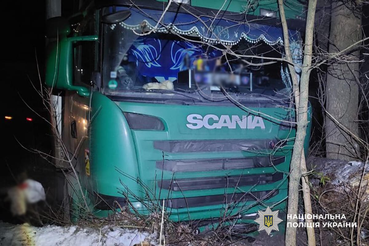 Неподалік міста Умань сталася ДТП між двома вантажівками (ФОТО)