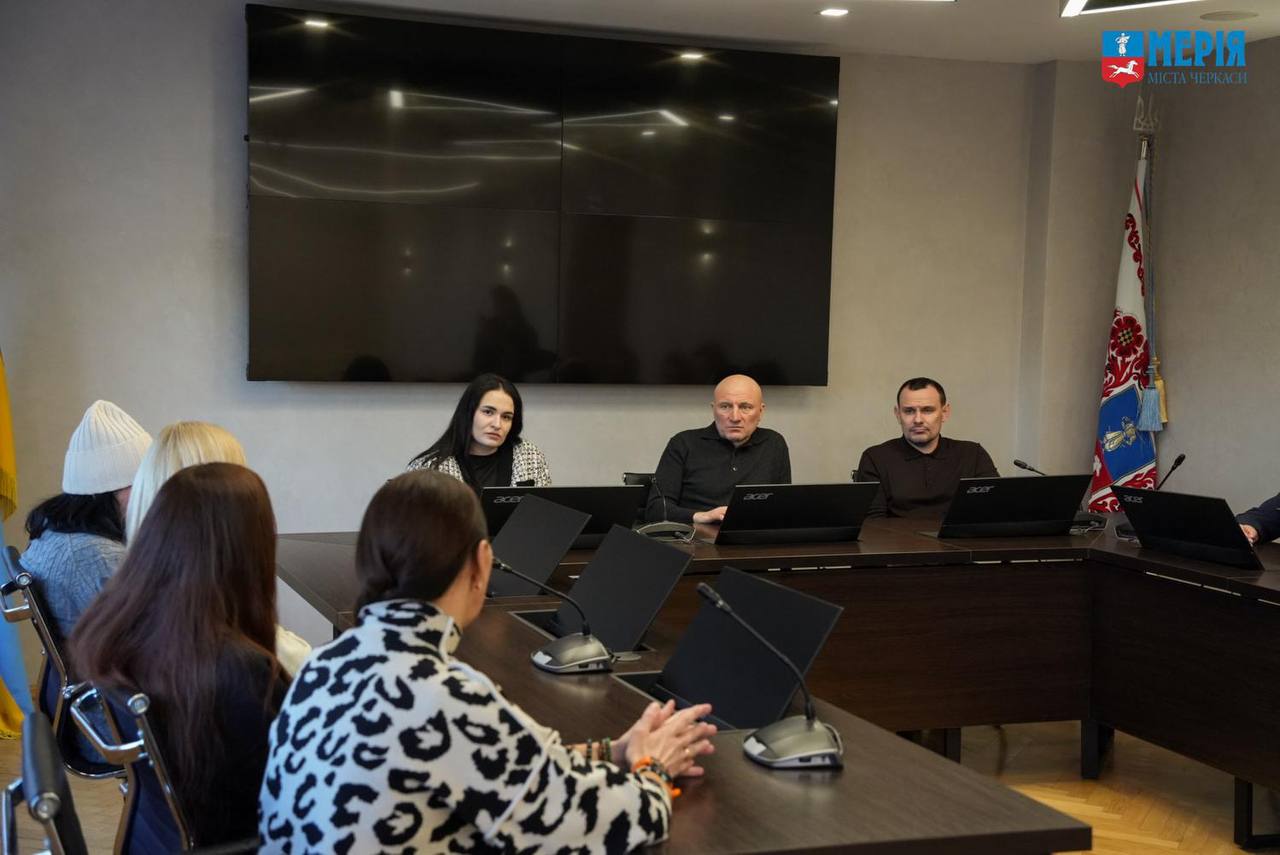 Бондаренко зустрівся з батьками, діти яких навчаються у Черкаському академічному ліцеї «Перспектива»