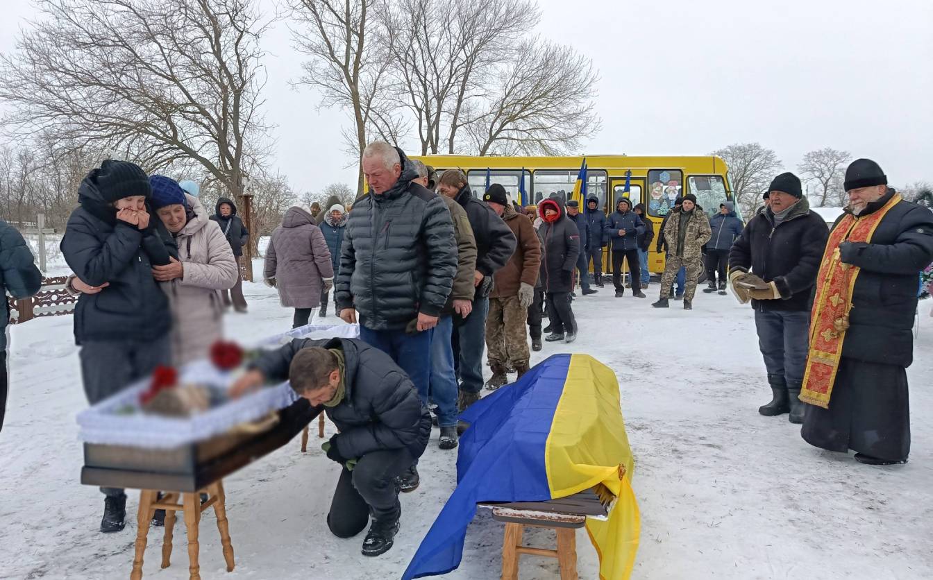 Поховали з почестями: на Черкащині попрощалися із захисником