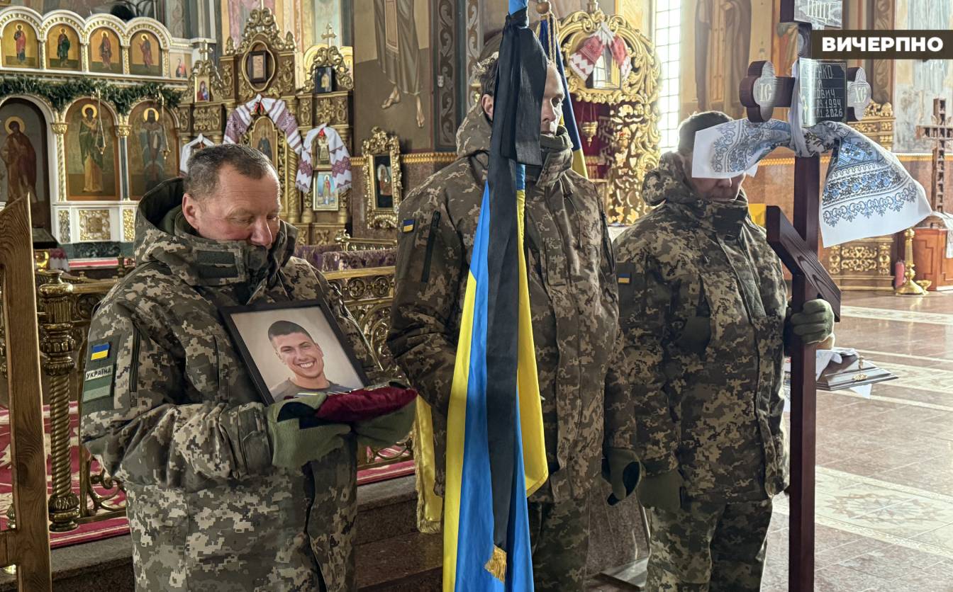Черкаси попрощалися із воїном, який загинув на Харківщині