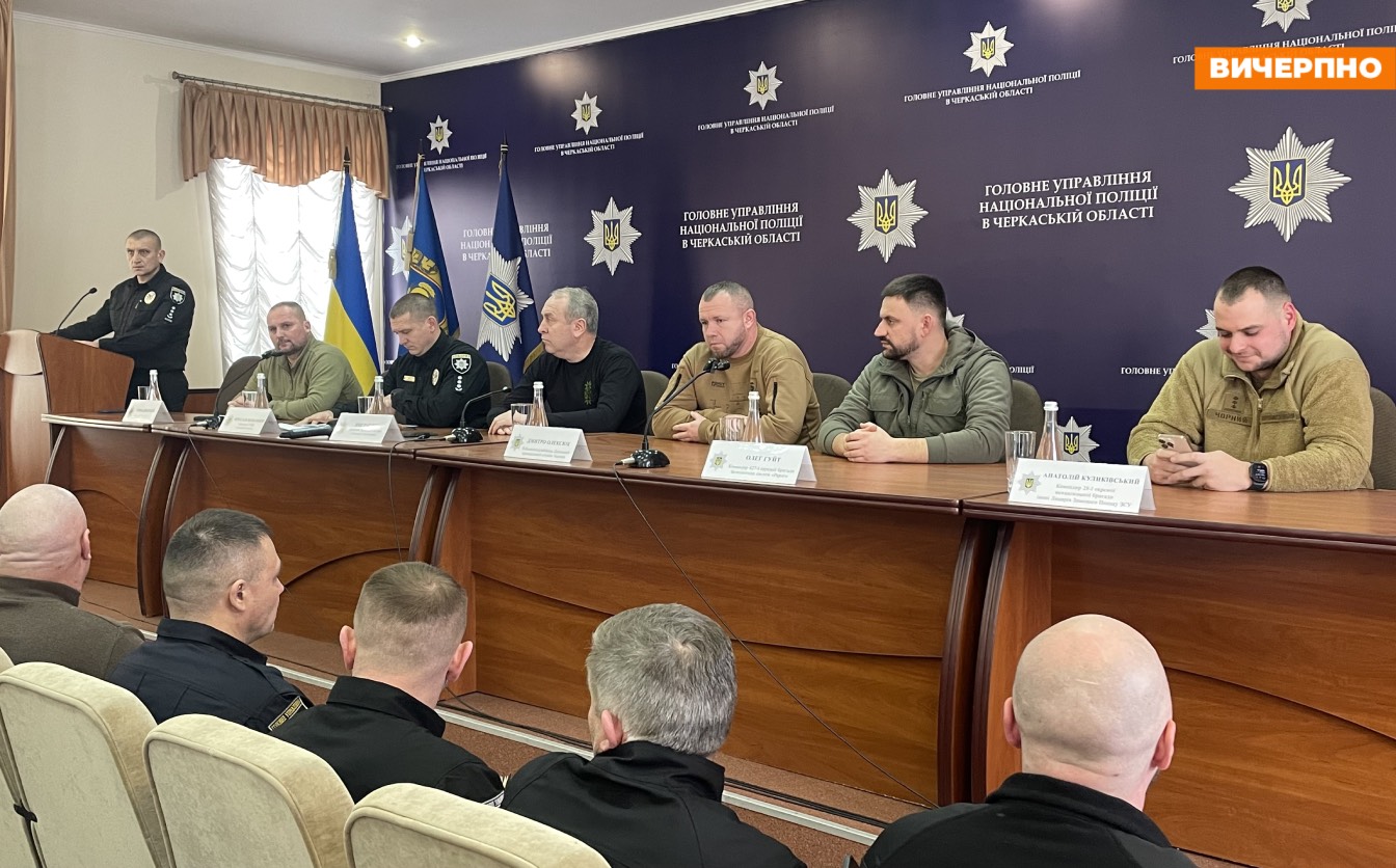 «Нам потрібно обʼєднуватися»: у Черкасах відбулася зустріч правоохоронців із ветеранами