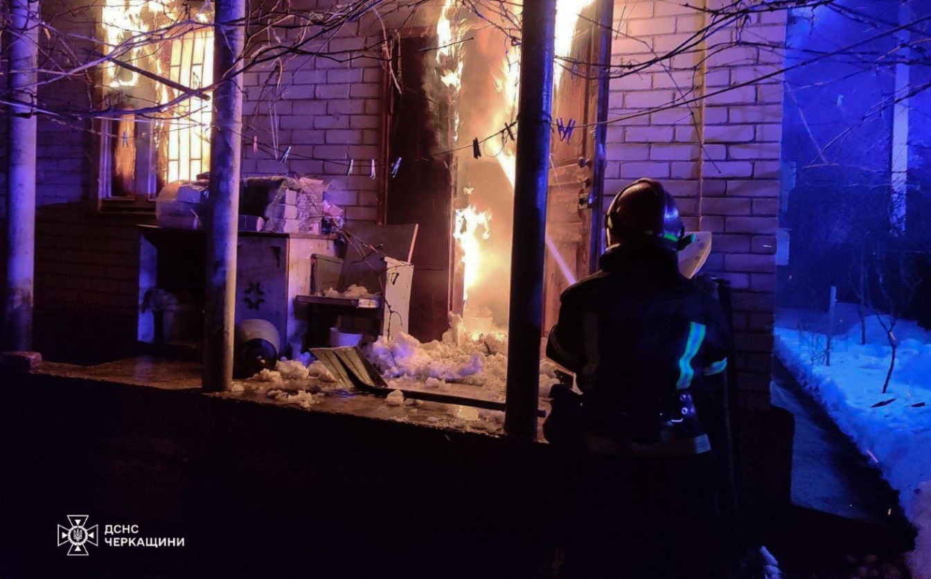 У Черкаському районі через пожежу травмувалася людина