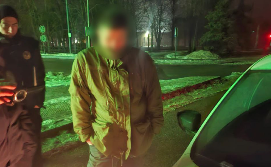 Під час комендантської години в Черкасах зупинили водія, у якого були наркотики (ФОТО)