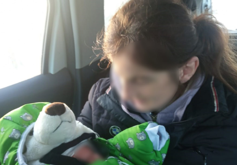 Втекла через вікно: на Черкащині розшукали жінку, яка з немовлям залишила пологовий