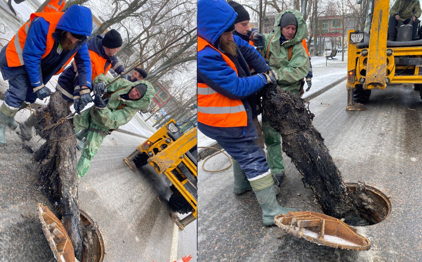 Черкаські комунальники витягли коріння із колектора