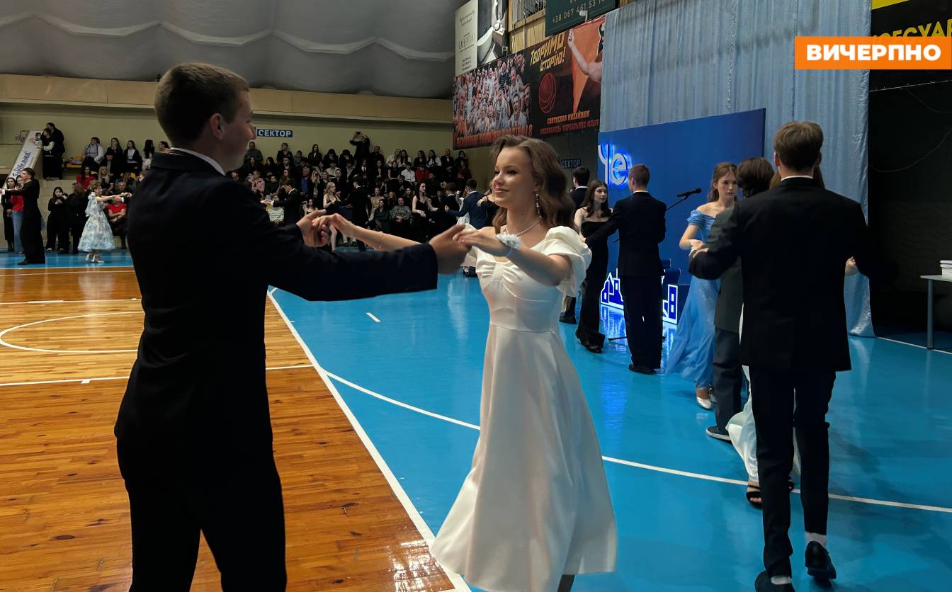 З ініціативи молоді Черкас у місті вдруге відбувся благодійний бал (ФОТО, ВІДЕО)
