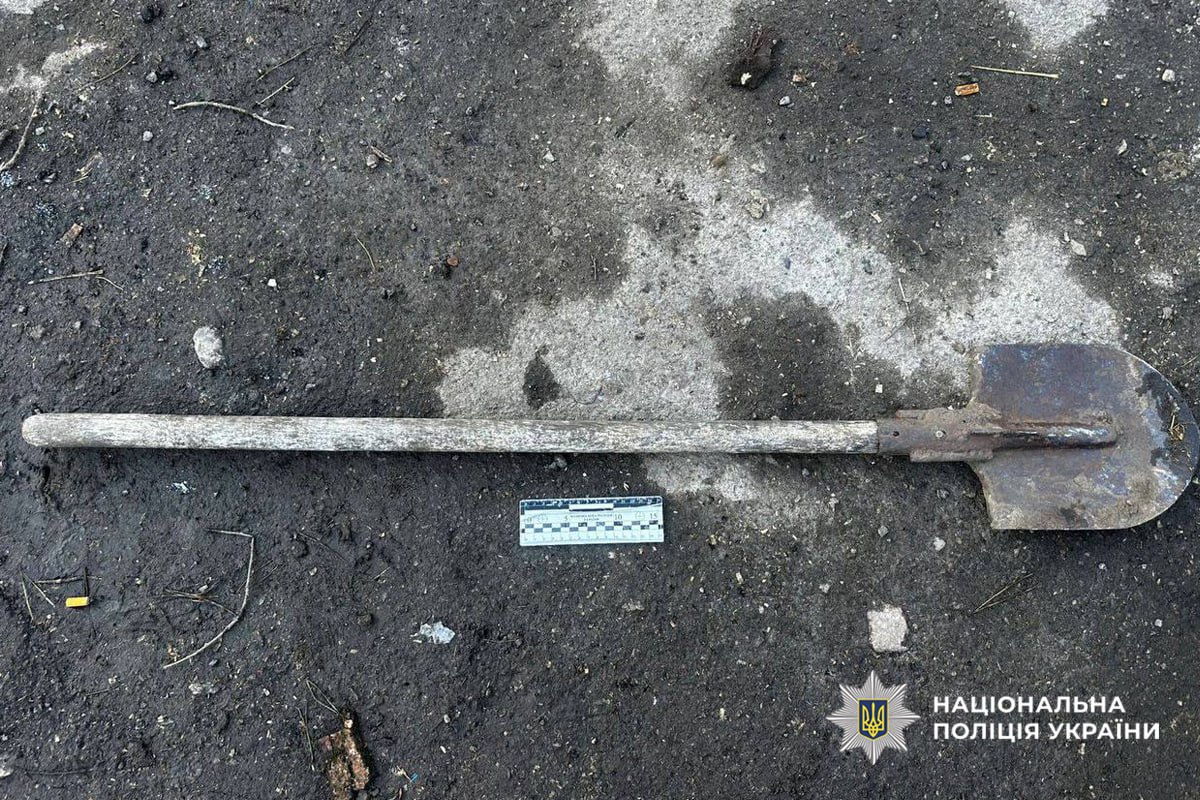 Ударив лопатою через ревнощі: в селі на Золотоніщині затримали чоловіка