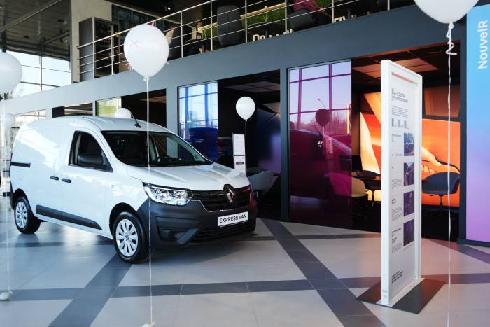 дилерський центр Renault