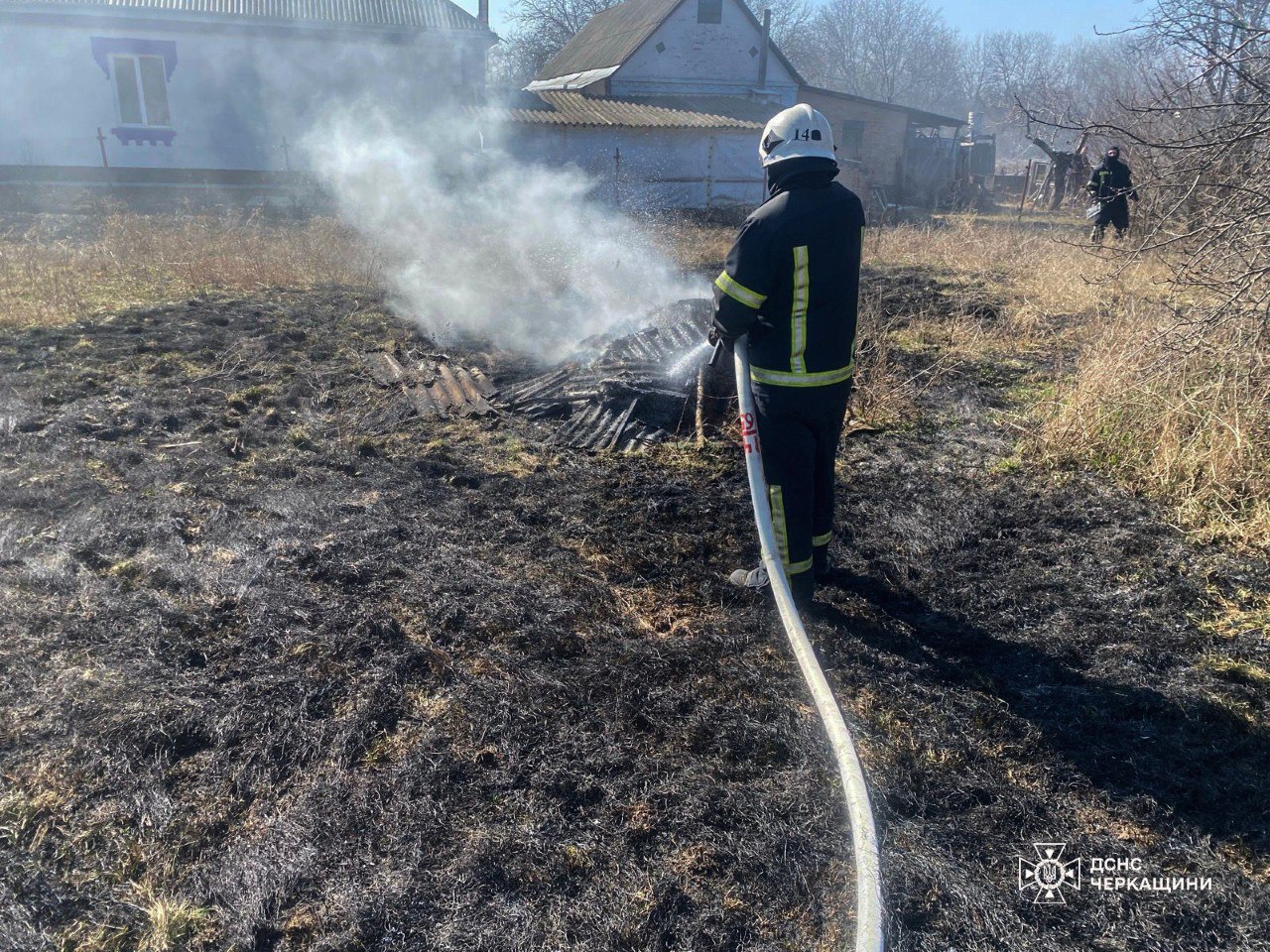 П’ять пожеж на відкритих територіях сталися вчора в Черкаській області, одна з них — смертельна