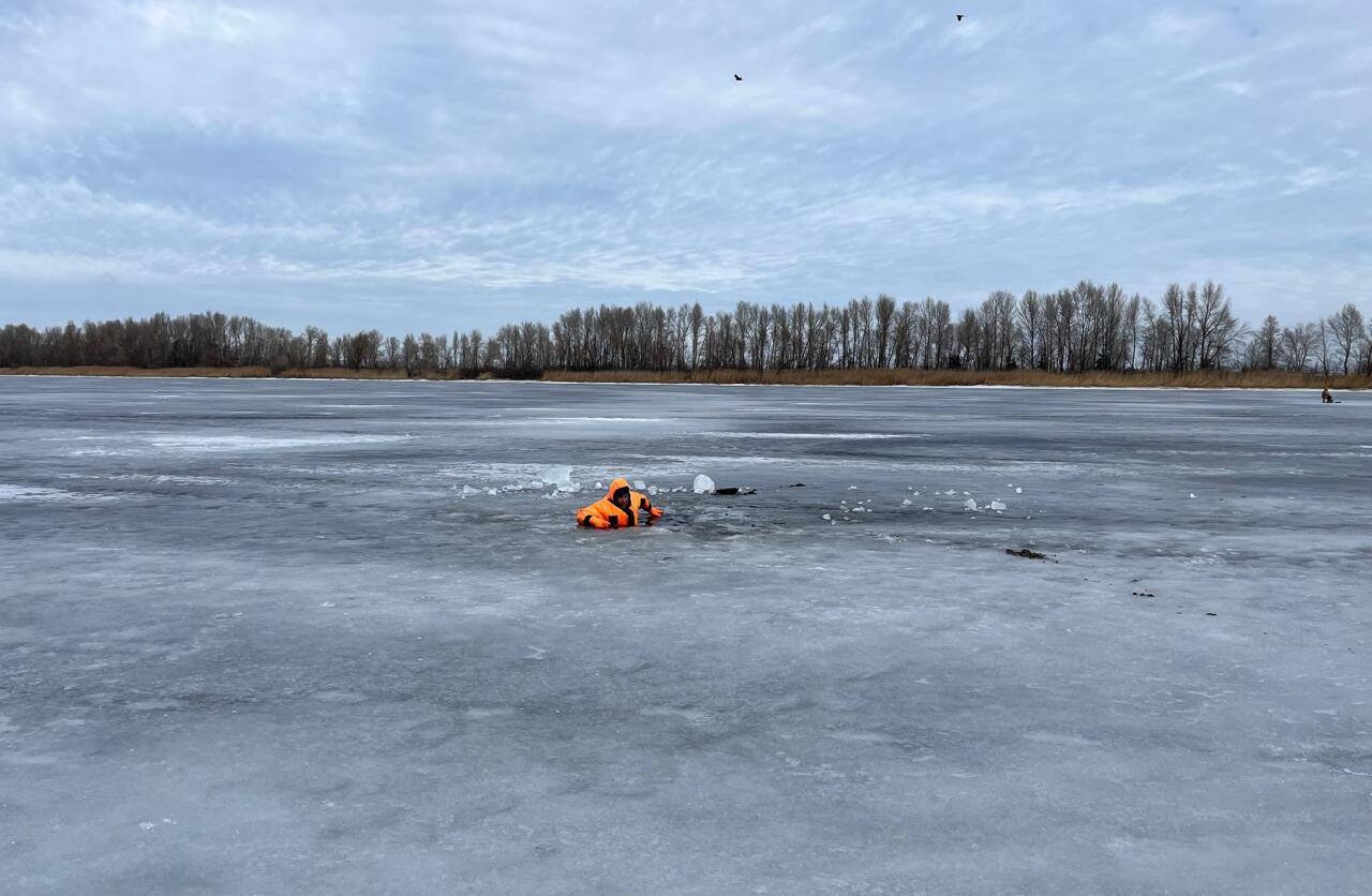 Надзвичайники в Черкасах вчили студентів рятувати людей на кризі