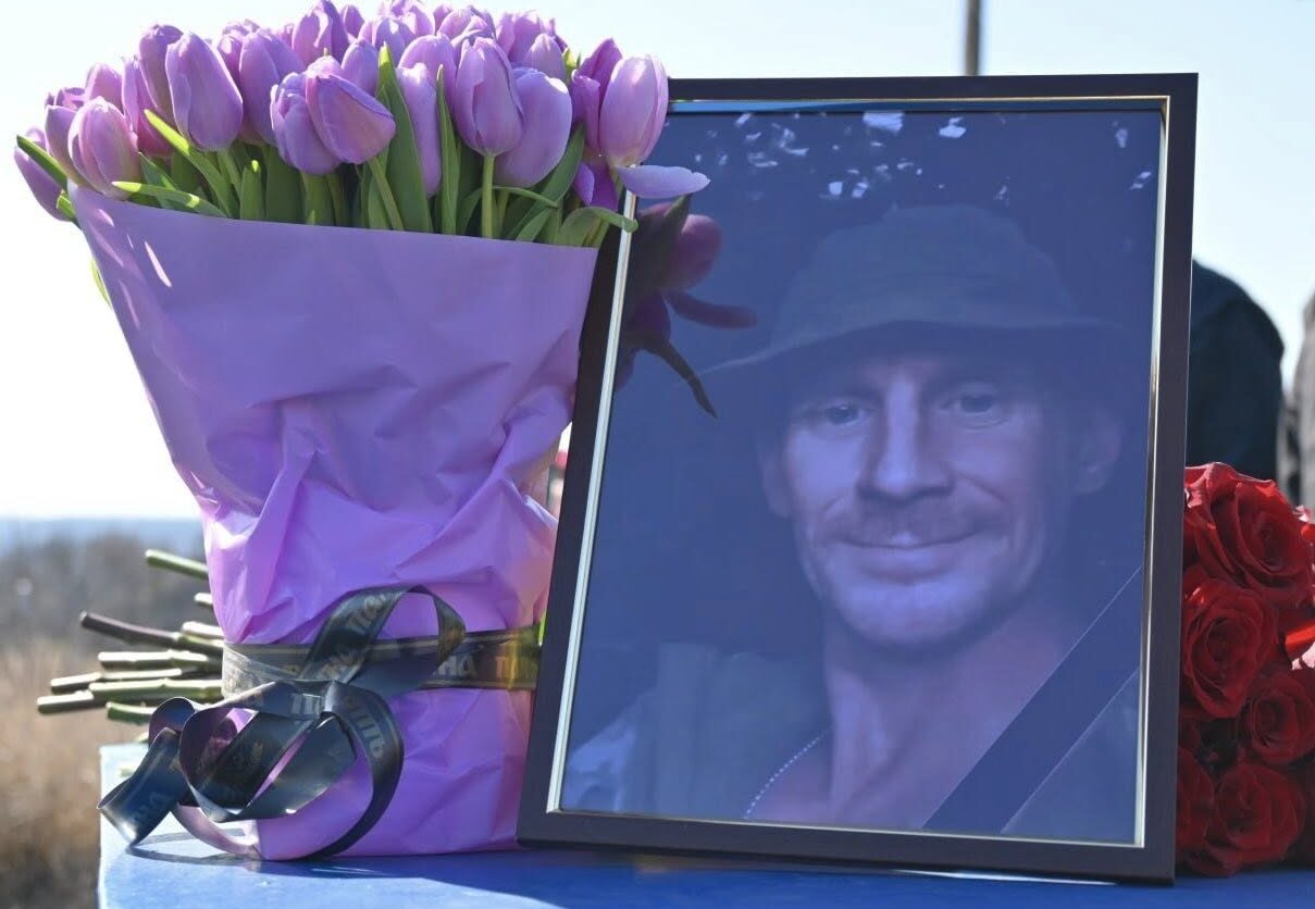 В останню дорогу провели черкащанина, який помер у госпіталі після виходу з бойових позицій (ФОТО)