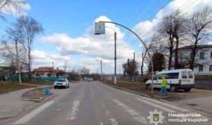 У Жашкові 24-річний чоловік викрав дорожню скульптуру «Хлопчик-перехід»