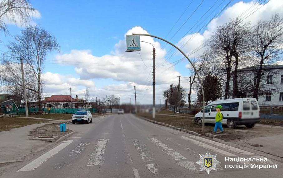 У Жашкові 24-річний чоловік викрав дорожню скульптуру «Хлопчик-перехід»