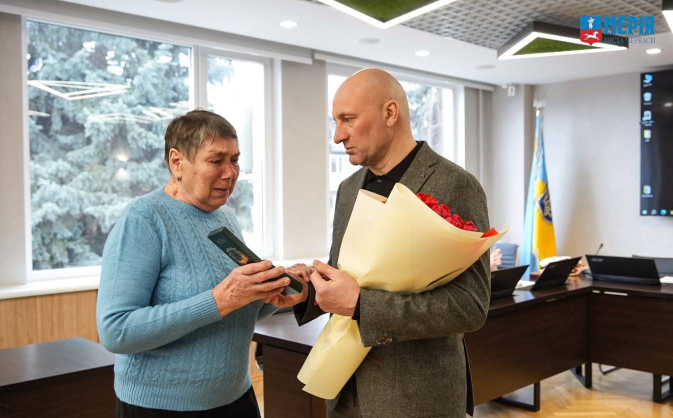 У Черкасах мати загиблого воїна направила мільйон гривень на потреби ЗСУ