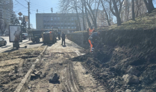 На Замковому узвозі в Черкасах розпочали ремонт  (ФОТО)