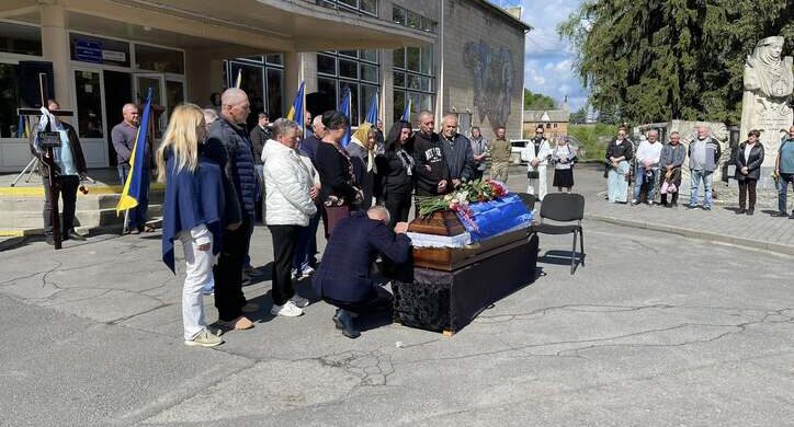 Майже 2,5 роки вважався зниклим безвісти: Тальнівщина простилася з Героєм