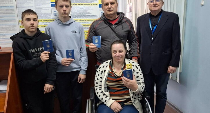 Важлива поїздка: родини черкащан оформила відразу чотири закордонні паспорти