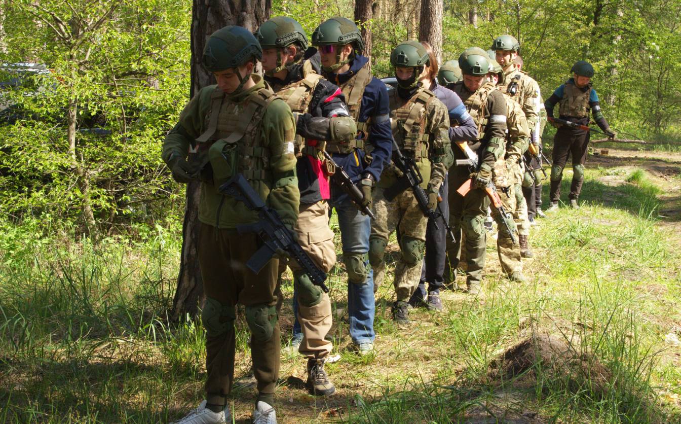 Перша група студентів на Черкащині отримала сертифікати про проходження програми підготовки до національного спротиву