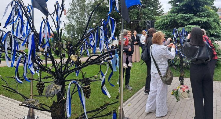 У Корсуні відкрили меморіал “Дерево надії”
