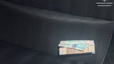 Просила відпустити чоловіка: на Черкащині жінка пропонувала хабар патрульним
