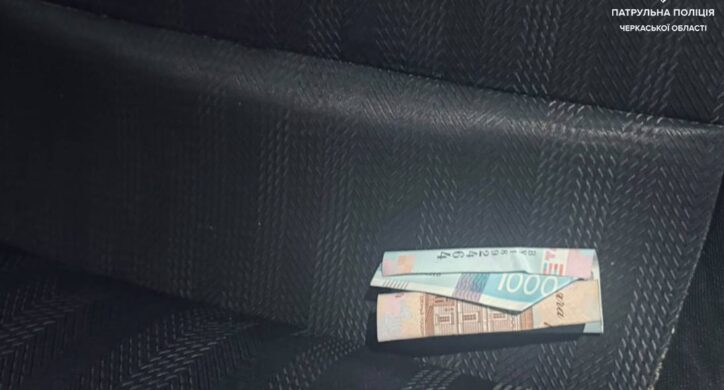 Просила відпустити чоловіка: на Черкащині жінка пропонувала хабар патрульним
