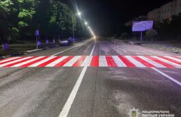 Мотоцикліст збив неповнолітніх дівчат: у Чорнобаї сталася ДТП