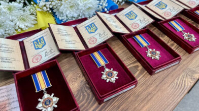 Посмертні нагороди від Президента України передали родинам воїнів Золотоніщини