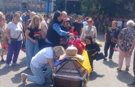 Народився у Бахмуті, а останній спочинок знайшов на Черкащині: громада простилася із захисником України
