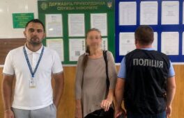 Не виконала вимогу залишити Україну самостійно: черкаські міграційники видворили громадянку США