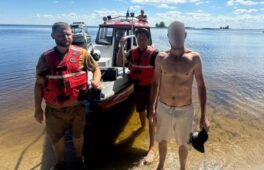 На Дніпрі чоловіка на матраці віднесло далеко від берега